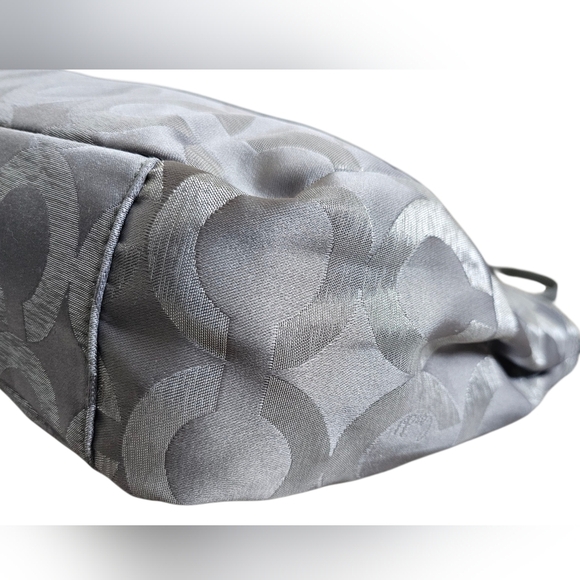 Coach Mia Op Art Gray Metallic Signature Tote With Dust Bag. New With Out Tags - Picture 4 of 15